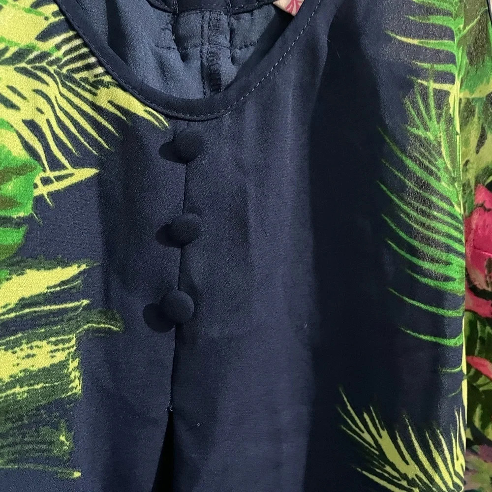 Candies sleeveless tropical theme top. Size medium - Picture 2 of 7
